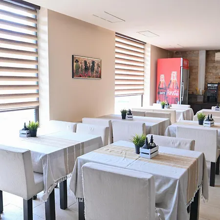 Хотел елица 2*